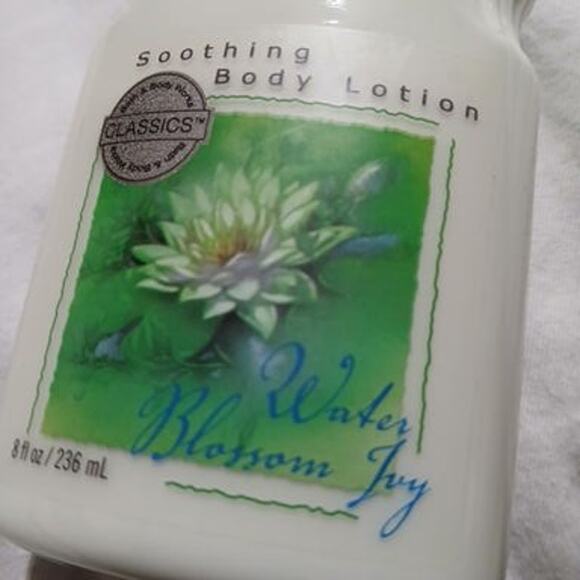 Bath & Body Works WATER BLOSSOM JOY Soothing Body Lotion 8oz -NEW  RARE RETIRED - Picture 1 of 6